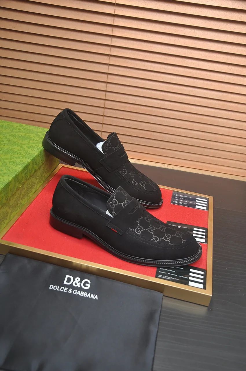 Men's shoes💰500💶Italy's top luxury men's shoe giant (GUCCI) (Gucci) (full cowhide lining) new arrival🍃Original European style🔰 Pleasant to the eye😍In order to make the shoes more durable and non-deformable🌀The production continues to follow traditional methods but there is still no lack of innovation💪Choose original sheepskin for the leather♻️ Smooth and natural And extra bright ⭐Made of imported cowhide, the first choice of rich people 38-45 (45 customized)